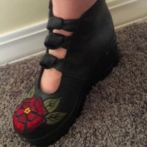 Unique Rose Wedges